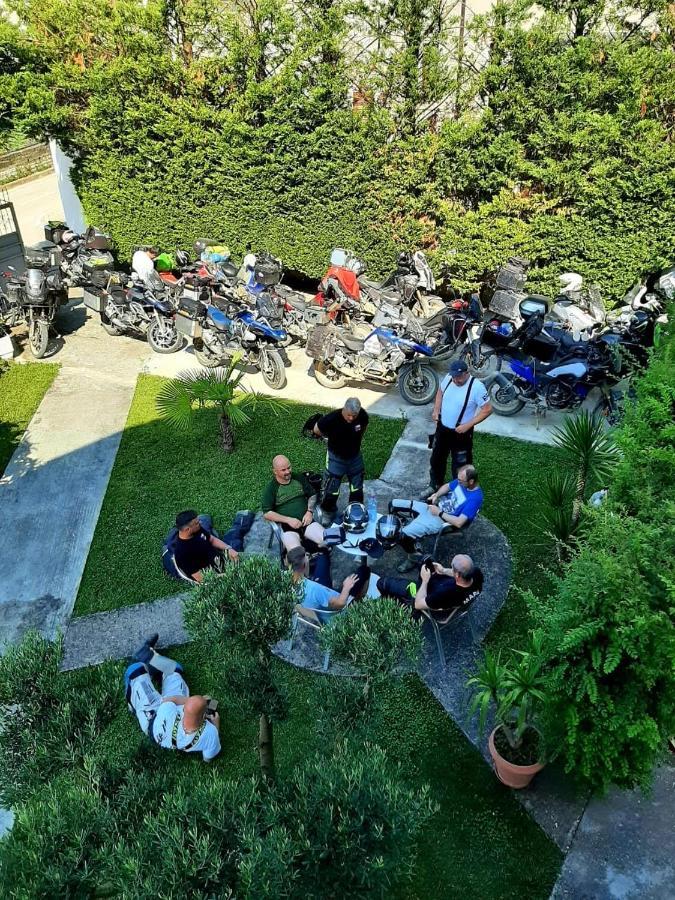 Hotel Vila Arbri بيرات المظهر الخارجي الصورة