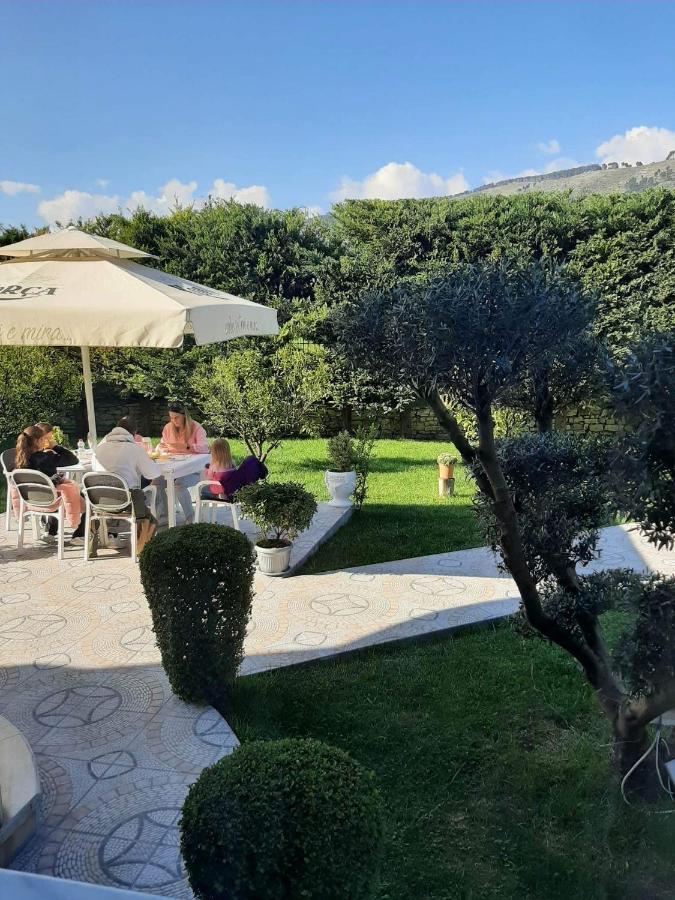 Hotel Vila Arbri بيرات المظهر الخارجي الصورة