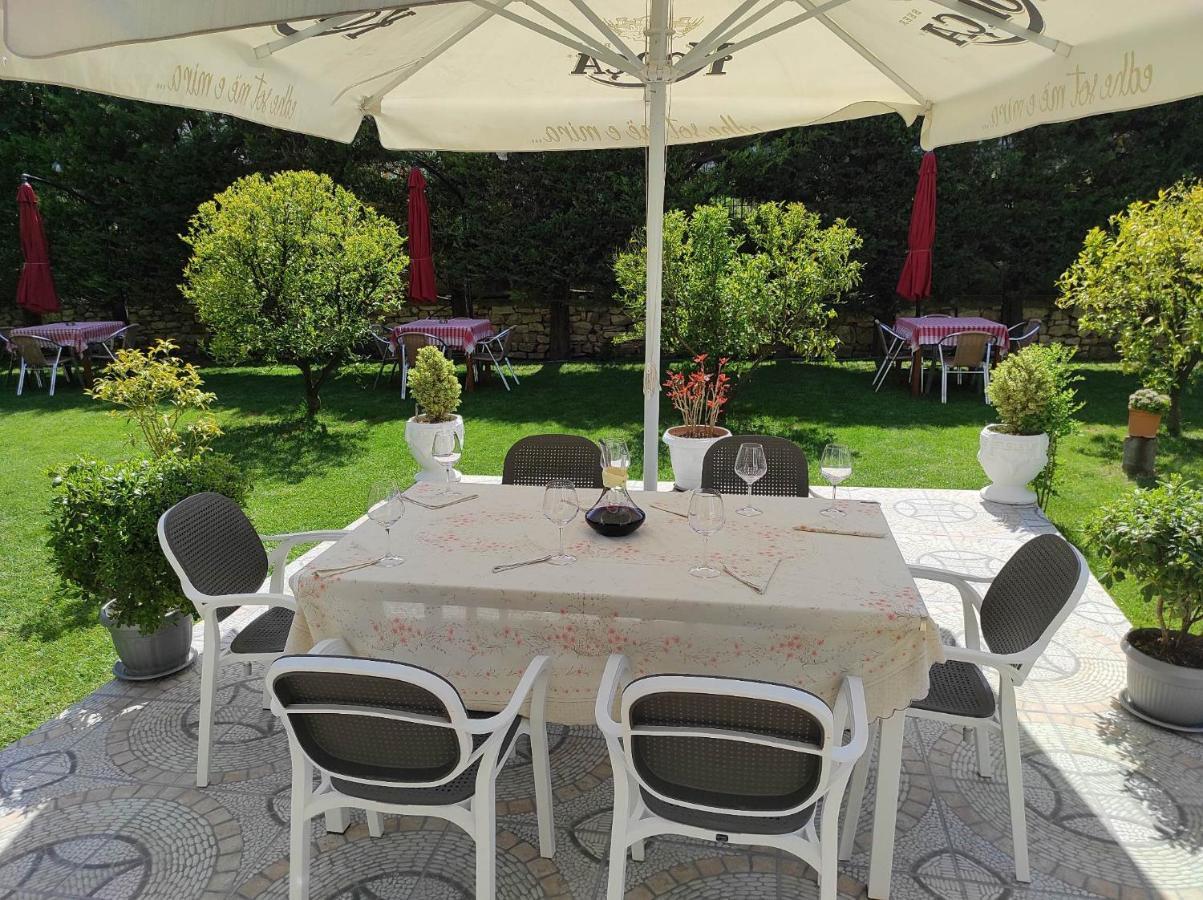 Hotel Vila Arbri بيرات المظهر الخارجي الصورة