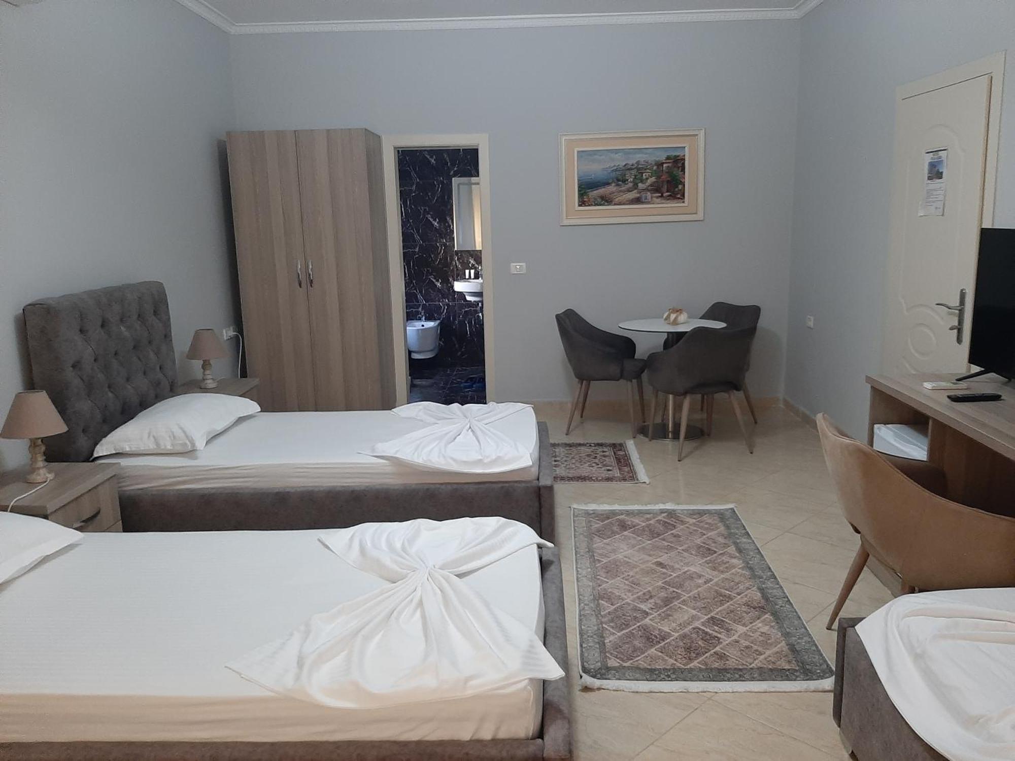 Hotel Vila Arbri بيرات المظهر الخارجي الصورة