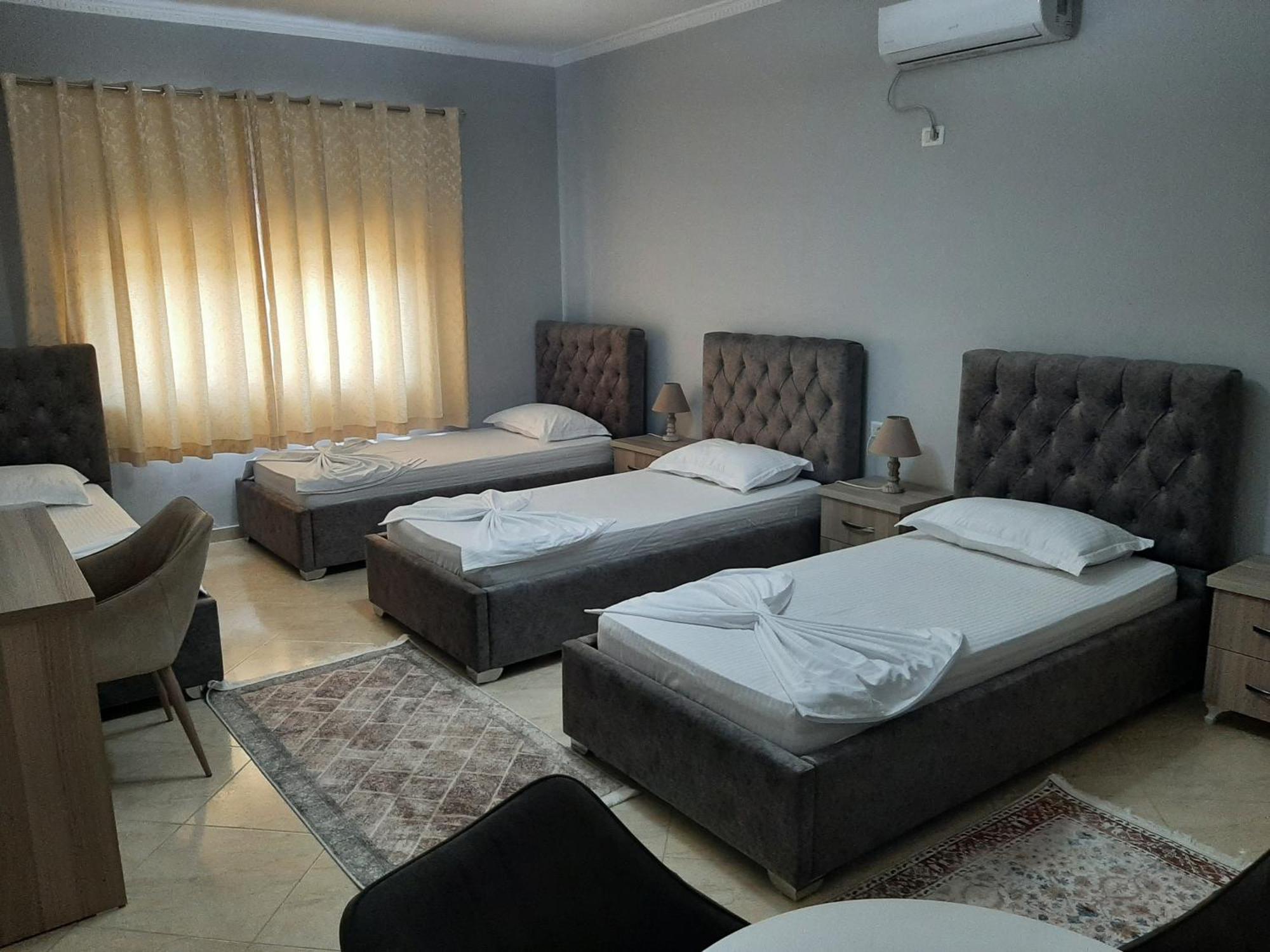 Hotel Vila Arbri بيرات المظهر الخارجي الصورة