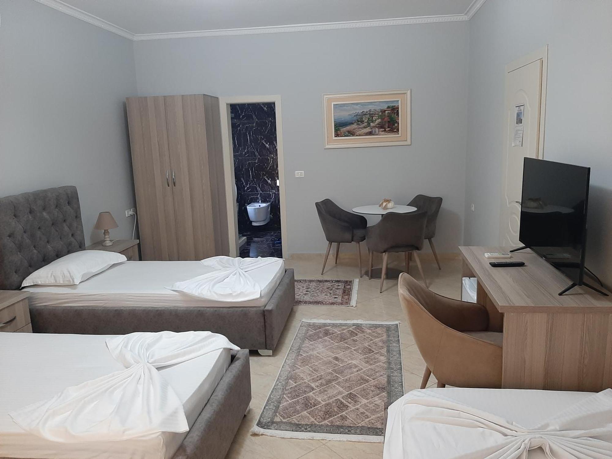 Hotel Vila Arbri بيرات الغرفة الصورة