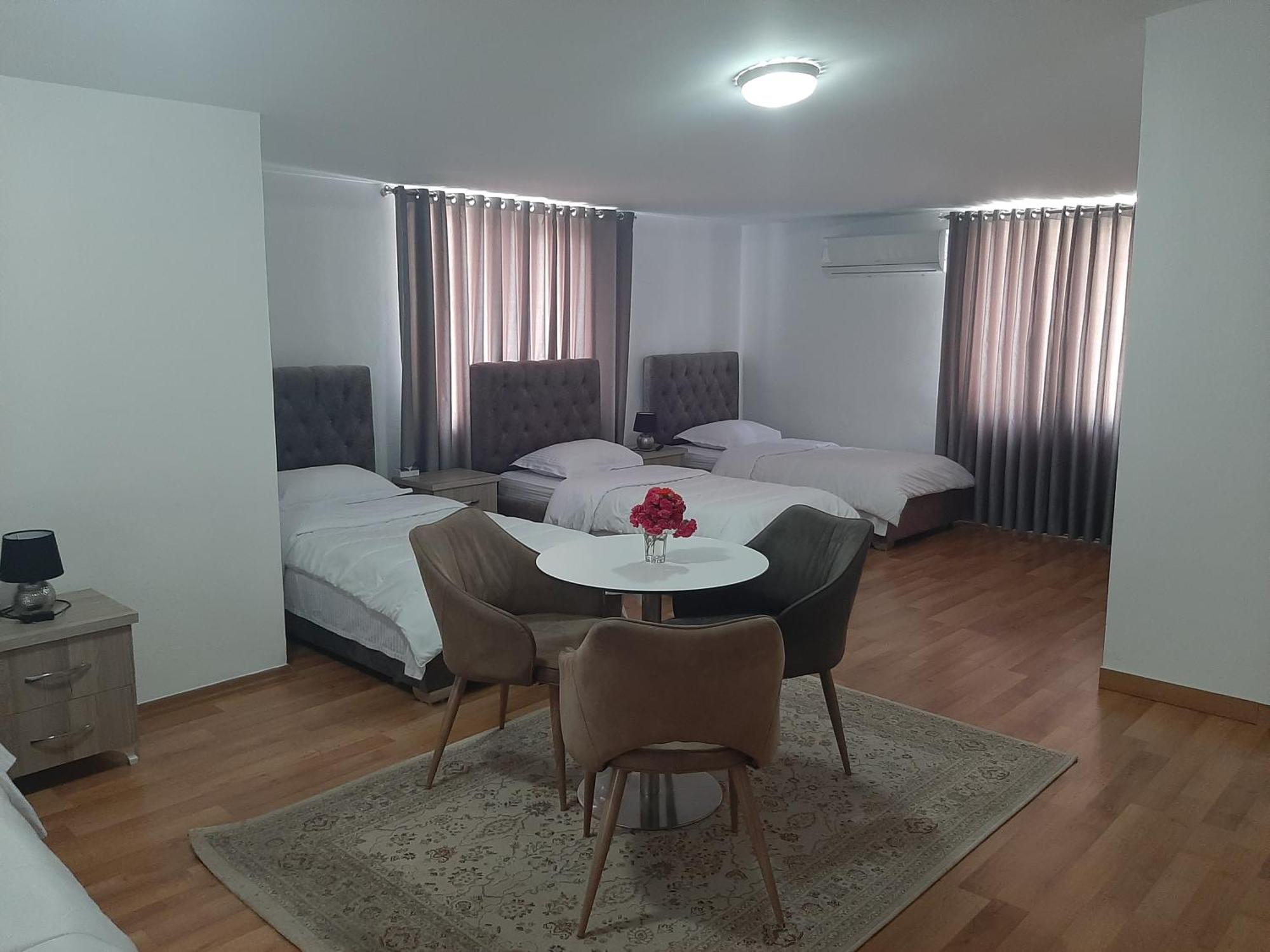 Hotel Vila Arbri بيرات الغرفة الصورة