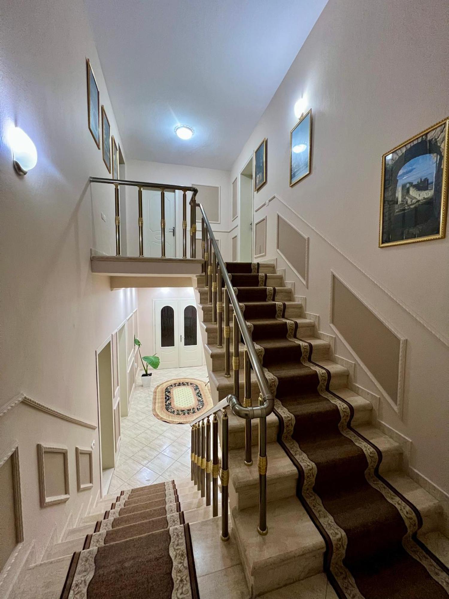 Hotel Vila Arbri بيرات المظهر الخارجي الصورة