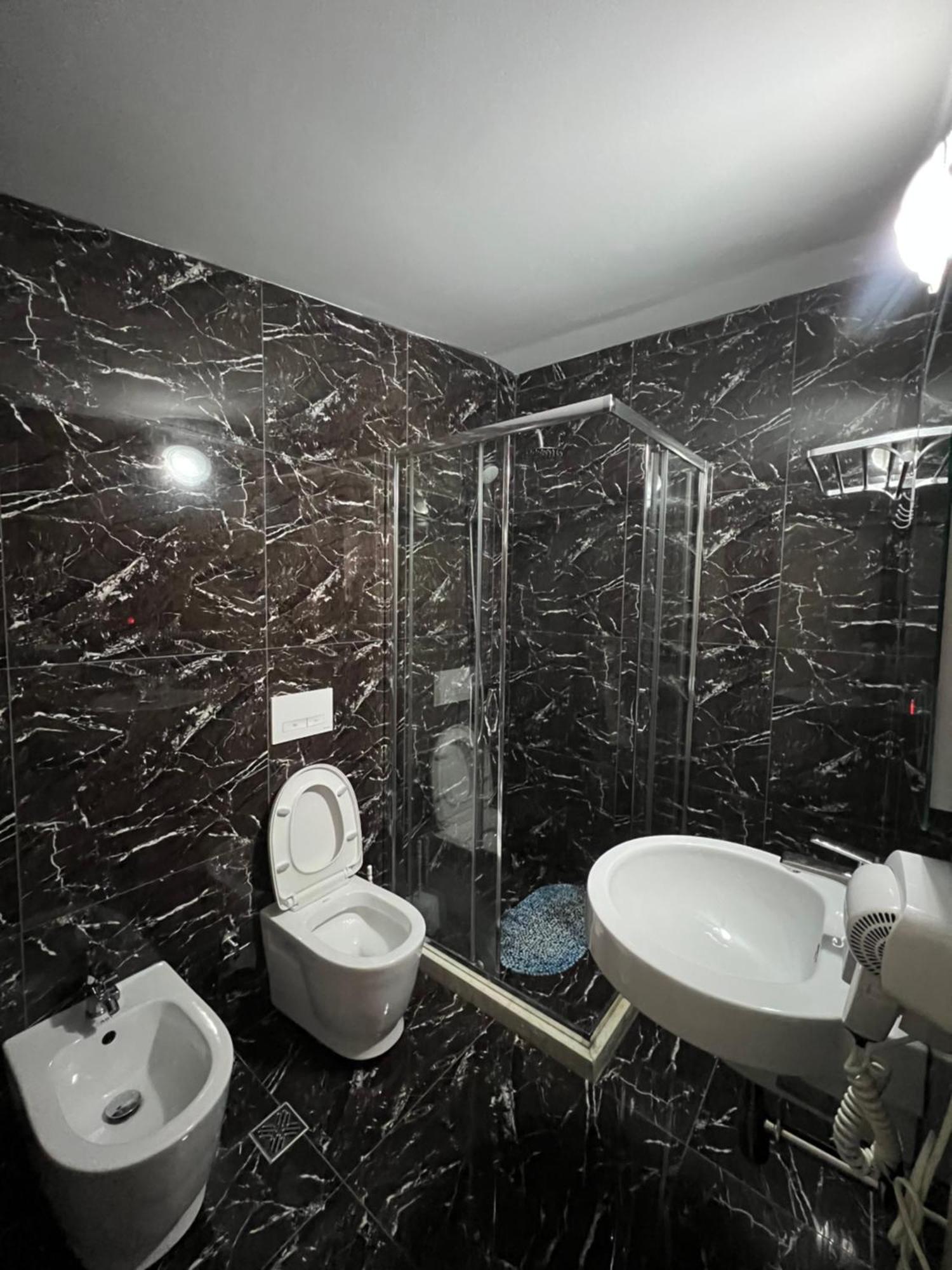 Hotel Vila Arbri بيرات المظهر الخارجي الصورة