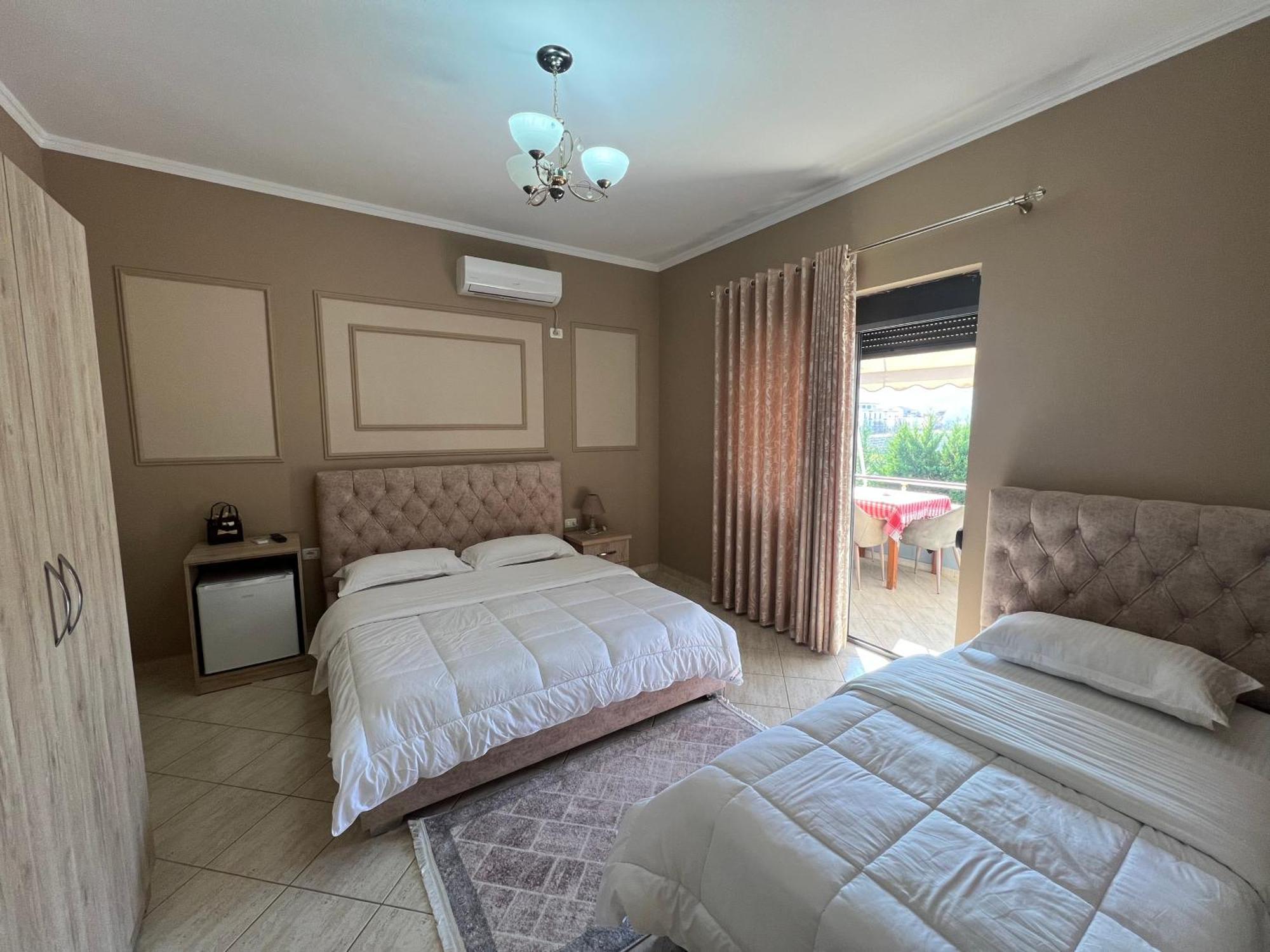 Hotel Vila Arbri بيرات المظهر الخارجي الصورة